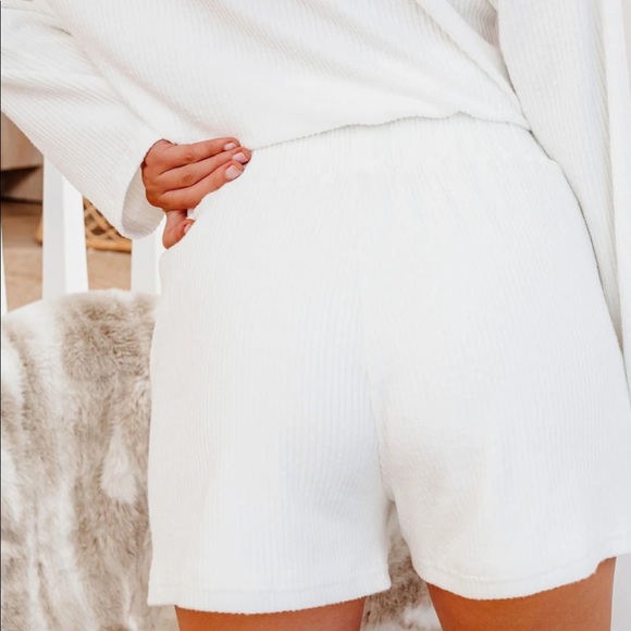 Final Price! CLOSEOUT! New in pkg cute ivory pocketed shorts - Picture 10 of 16